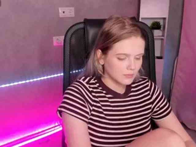 Alisa-Allison webcam