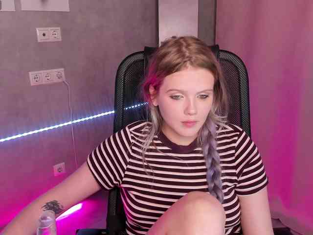 Alisa-Allison webcam