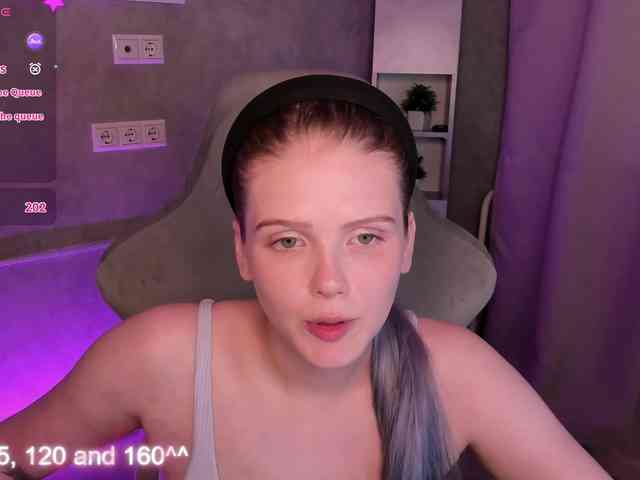 Alisa-Allison webcam