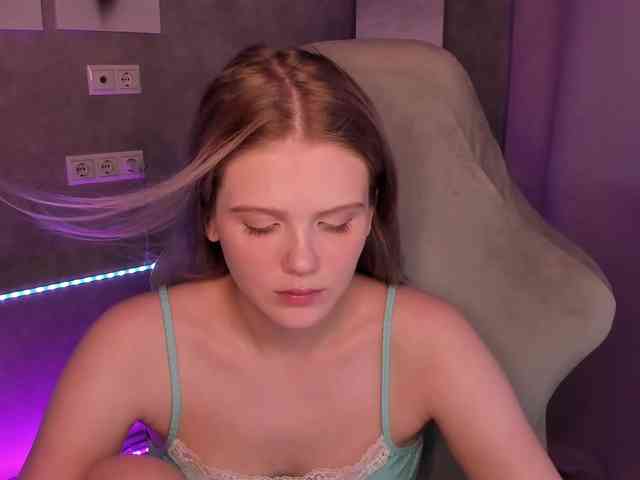 Alisa-Allison webcam