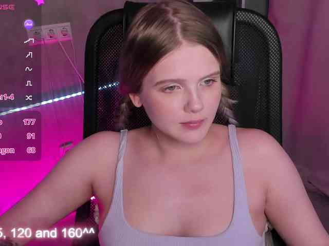 Alisa-Allison webcam