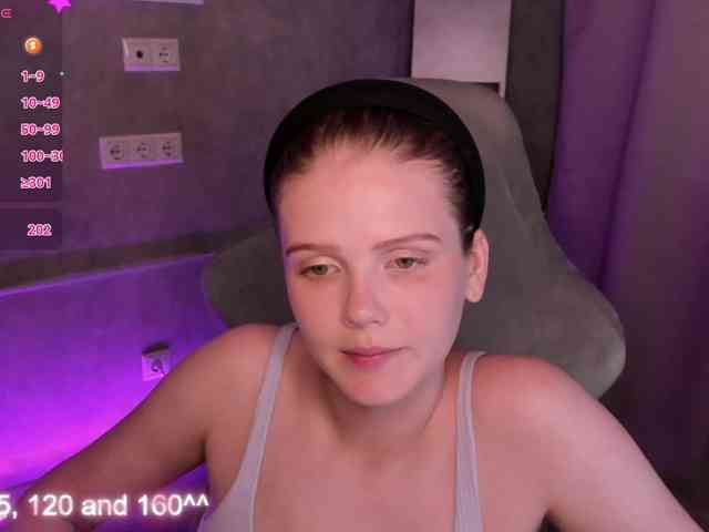 Alisa-Allison webcam