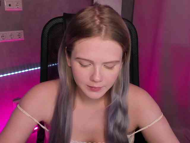 alisa-allison's live room
