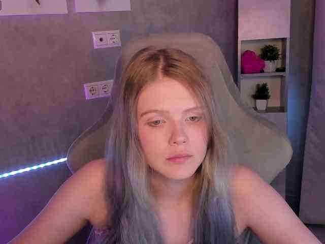Alisa-Allison webcam