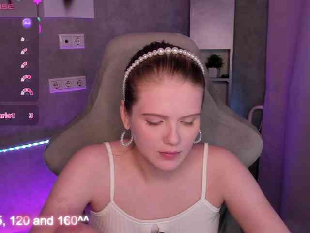 Alisa-Allison webcam