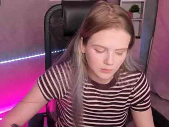 Alisa-Allison webcam