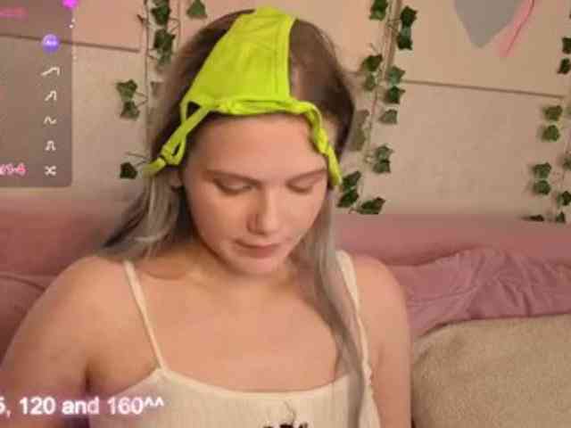 Alisa-Allison webcam