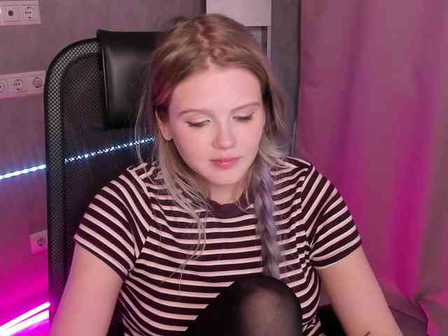 Alisa-Allison webcam