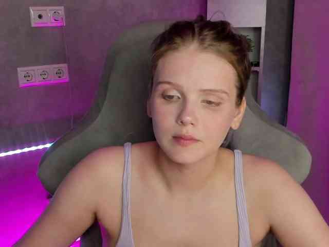 Alisa-Allison webcam