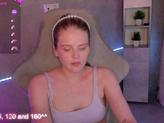 Alisa-Allison webcam
