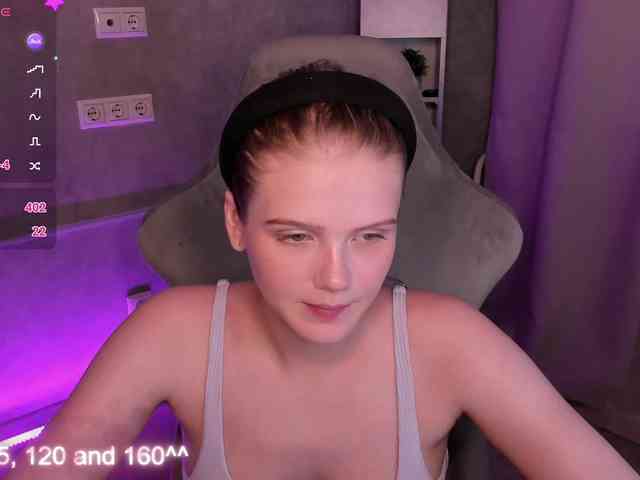 Alisa-Allison webcam