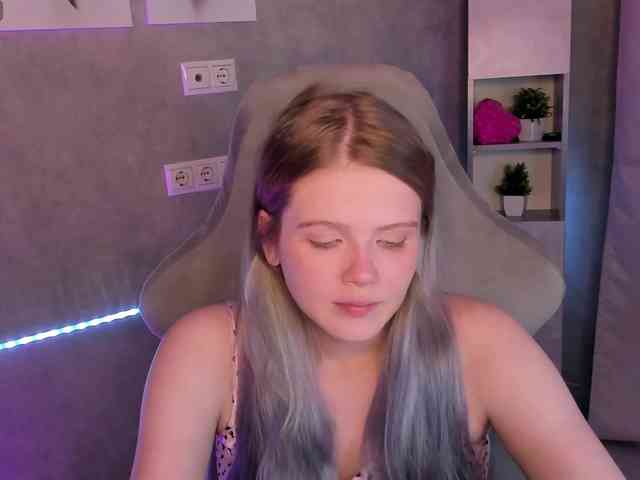Alisa-Allison webcam