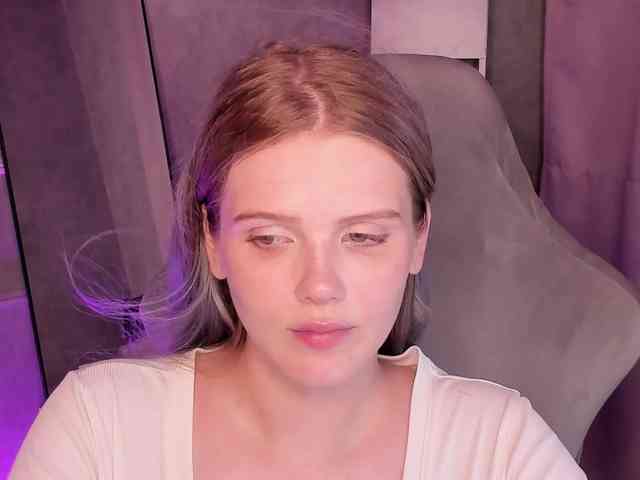 Alisa-Allison webcam