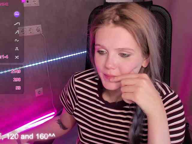 Alisa-Allison webcam