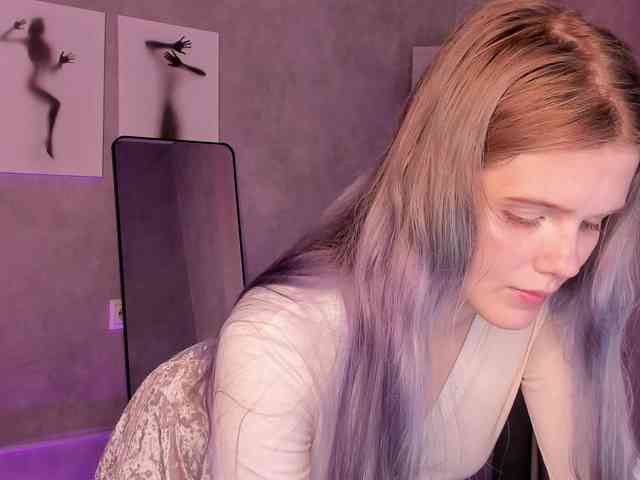 Alisa-Allison webcam