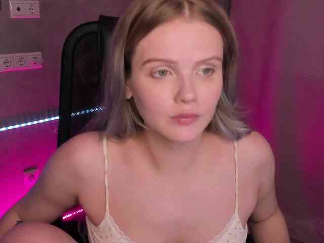 Alisa-Allison webcam