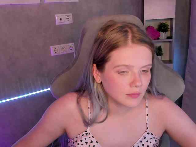Alisa-Allison webcam