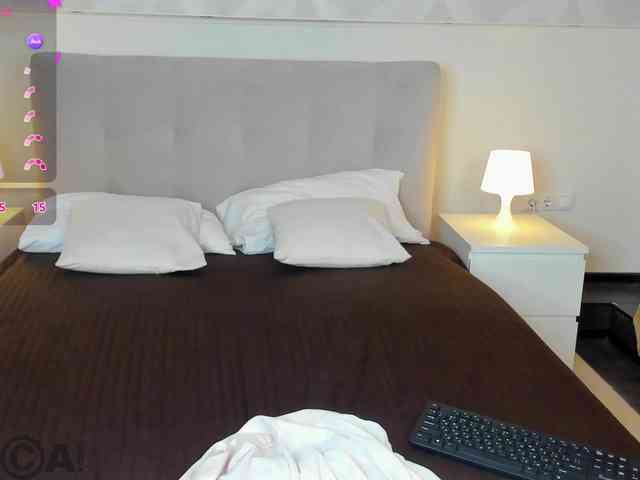 Alisa-Allison webcam