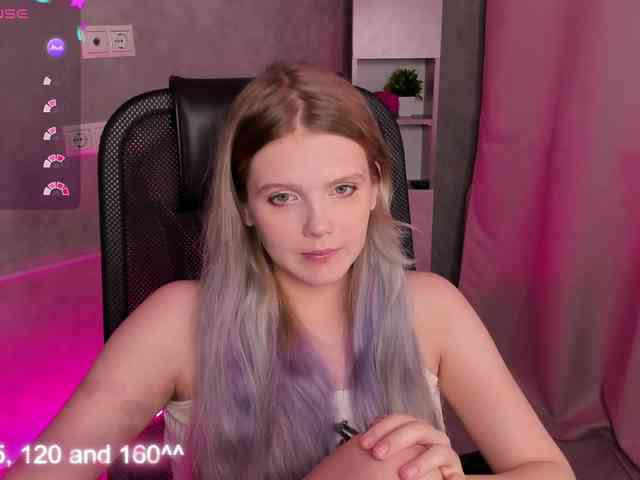 Alisa-Allison webcam