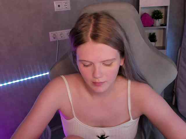 Alisa-Allison webcam