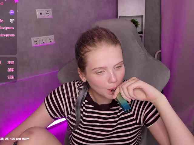 Alisa-Allison webcam