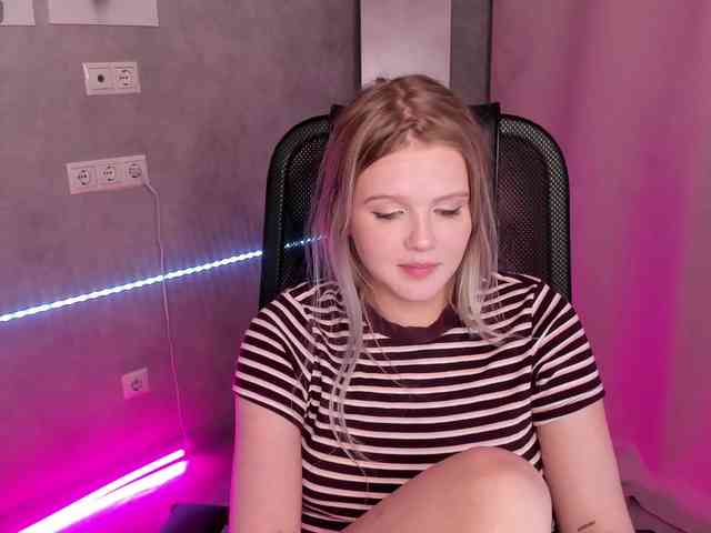 Alisa-Allison webcam