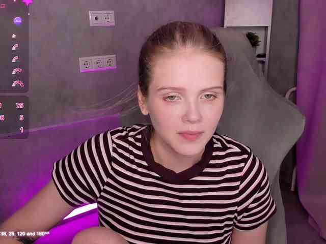 Alisa-Allison webcam