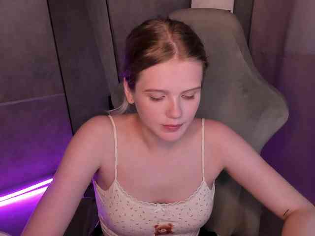 Alisa-Allison webcam