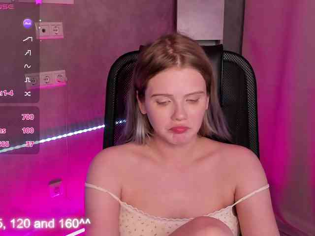 Alisa-Allison webcam