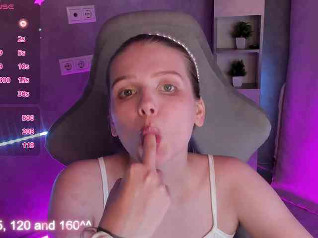 Alisa-Allison webcam