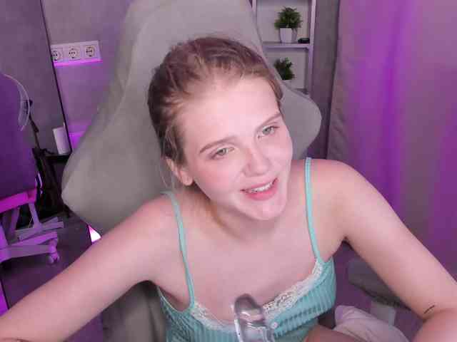 Alisa-Allison webcam