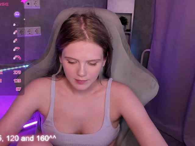 Alisa-Allison webcam