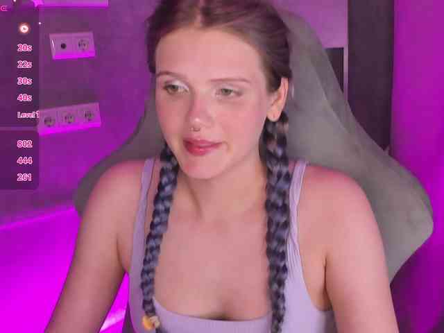 Alisa-Allison webcam