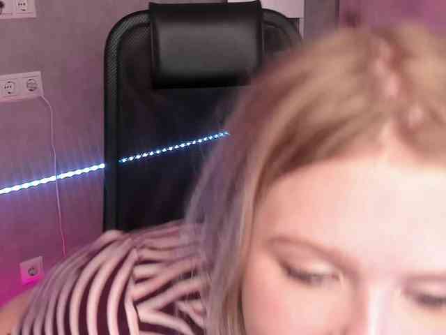 Alisa-Allison webcam