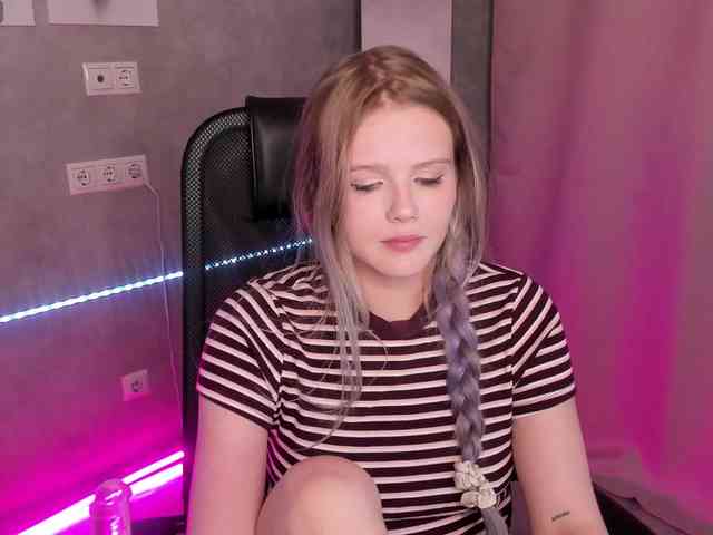 Alisa-Allison webcam