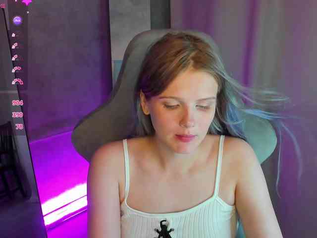 Alisa-Allison webcam