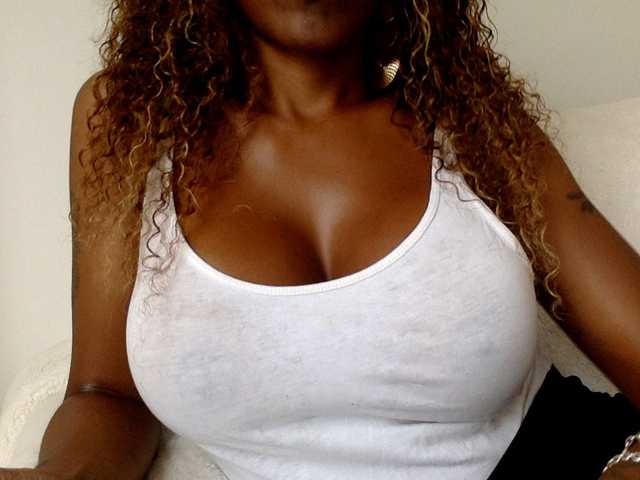 juicylala live cam on BongaCams