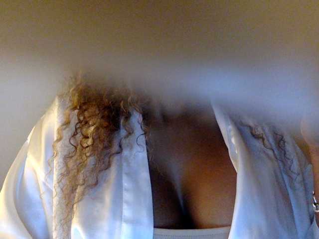 le modèle juicylayla est en webcam porno dans un show sur le site bongacams, il possède les tags suivants: Ebony,Redhead,Shaved