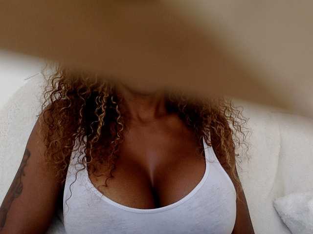 juicylala live cam on BongaCams