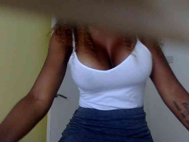 Model: juicylayla