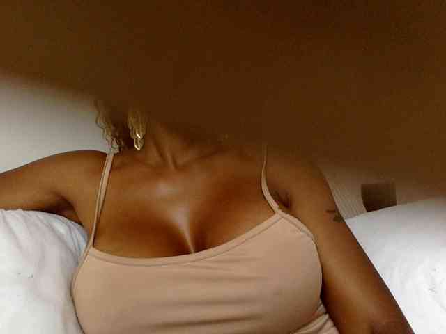 Model: juicylayla
