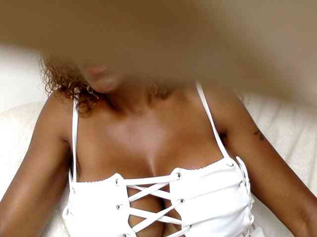 Model: juicylayla