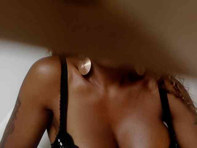 juicylala Live Webcam on BongaCams
