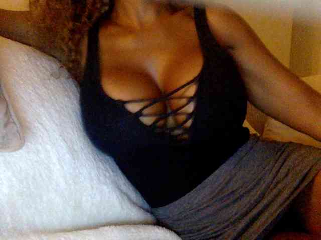Juicylayla's cam show statistics and live stream