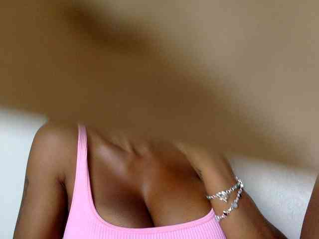 Model: juicylayla