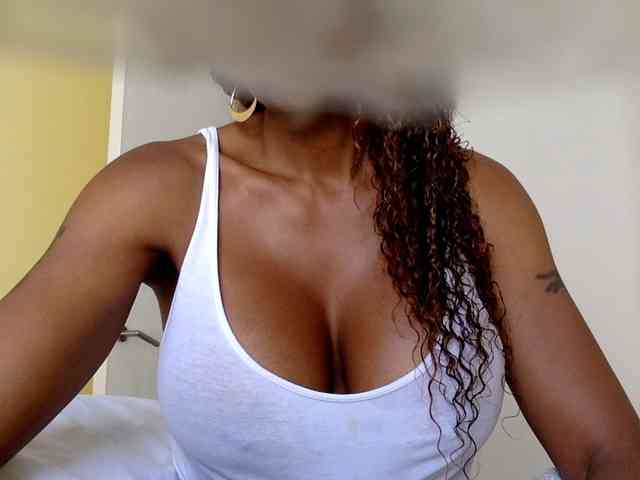 Model: juicylayla