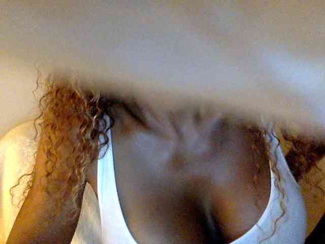Model: juicylayla