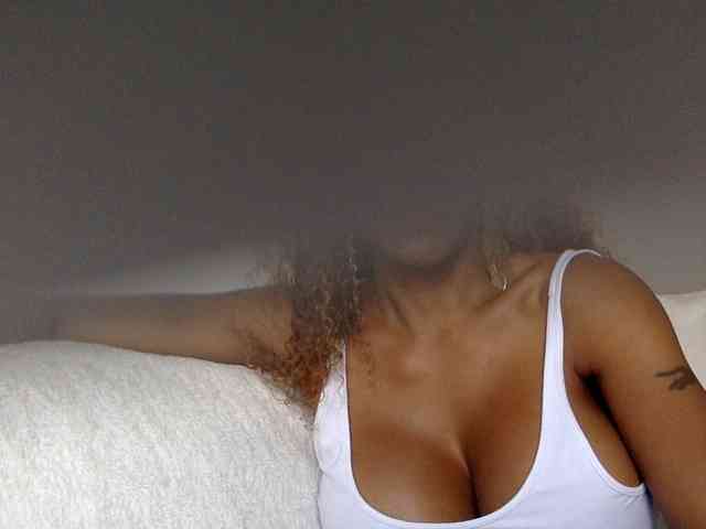 Model: juicylayla