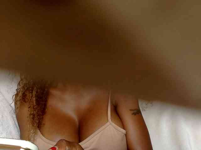 Model: juicylayla