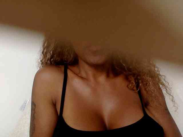 Model: juicylayla